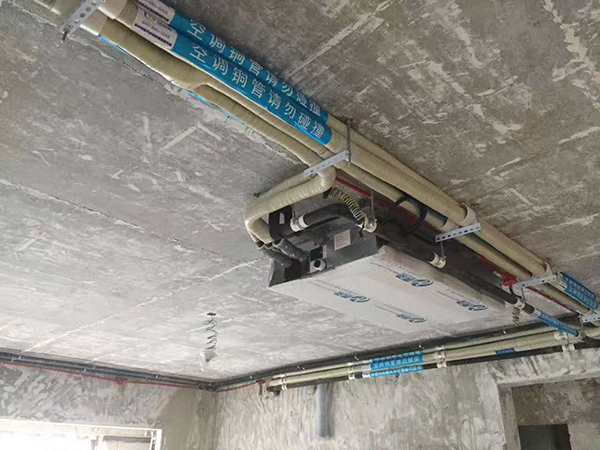 ����������{����